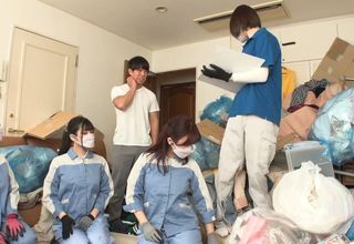 Các chị lao công nứng lồn quyến rũ gạ gẫm chàng FA
